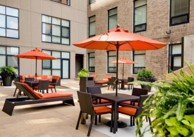 Tables and chairs in the outdoor courtyard at Rittenhouse Square's The Pepper Building apartment complex